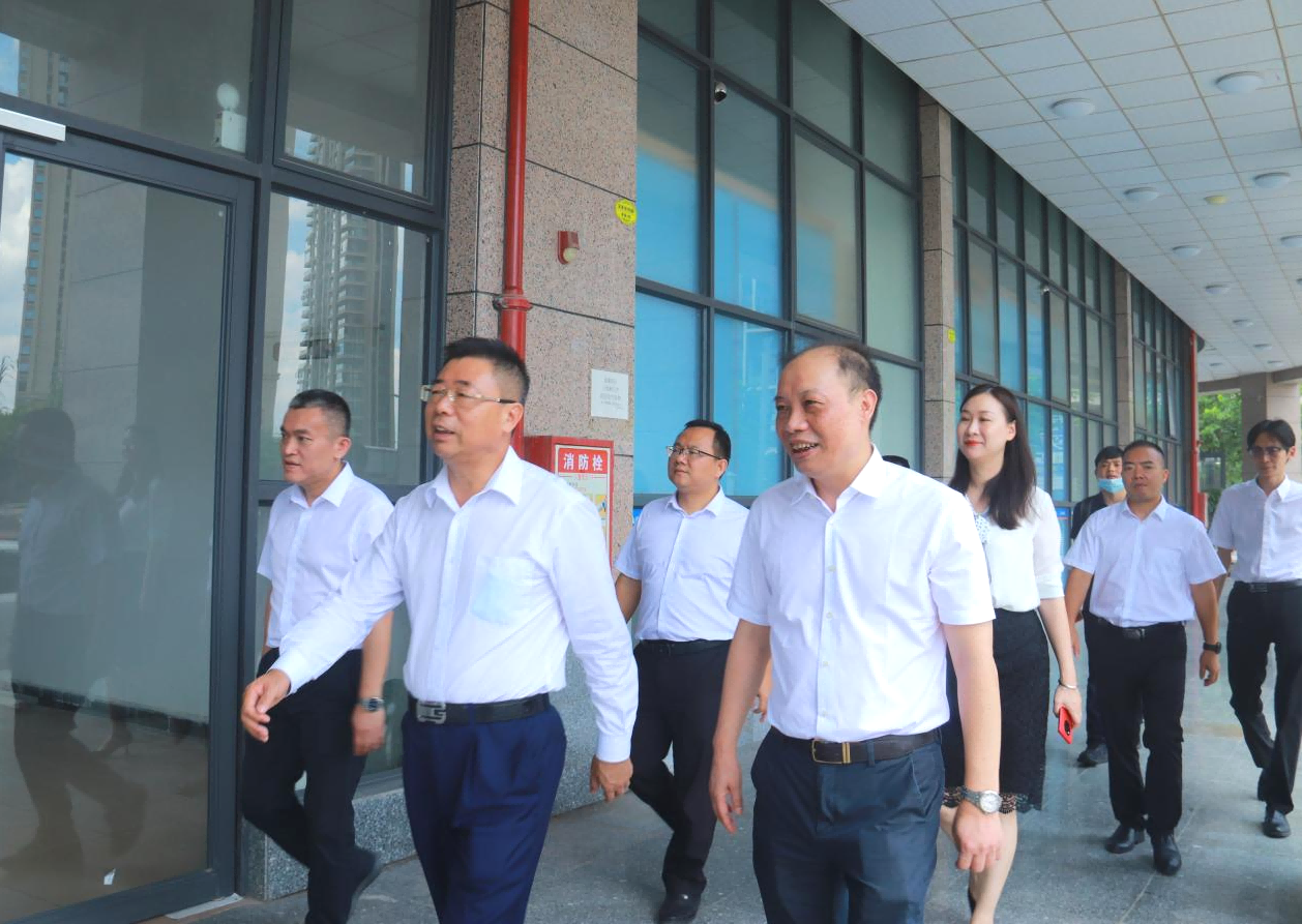 在推动高质量发展中不断做强做优做大 ——yd2333云顶电子游戏梁湖清到佛山建筑调研